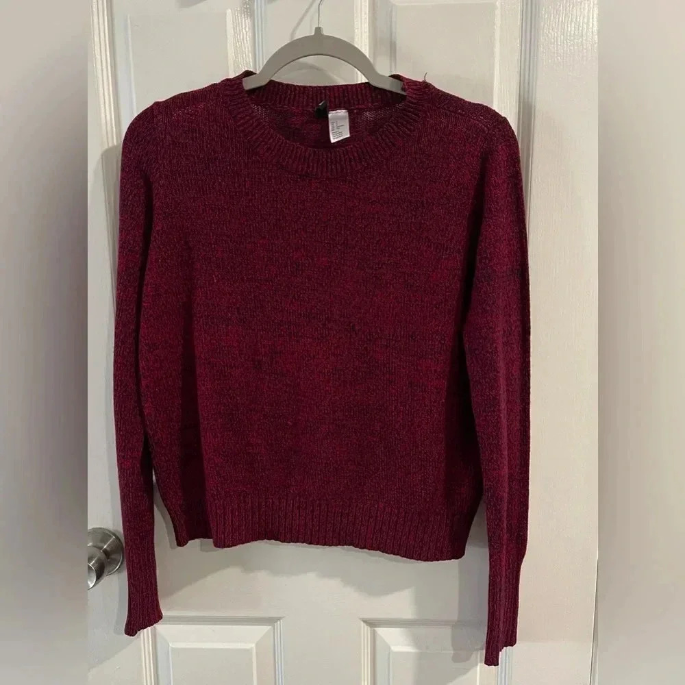 H&M Divided Black and Burgundy Women’s Crewneck knit Sweater Size Small